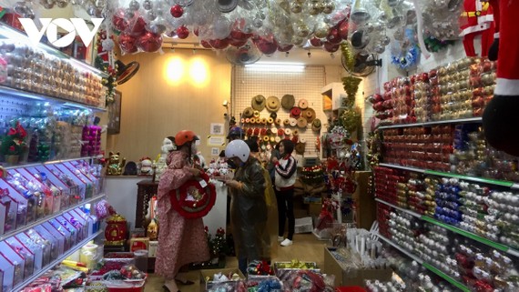 Sắp tới lễ Giáng sinh nhưng thị trường ở Đà Nẵng vẫn trầm lắng.