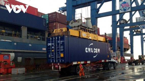 Việc tăng giá cước vận tải container đang gây khó khăn cho các DN xuất khẩu.