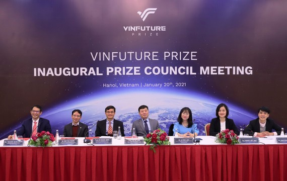 Các thành viên của Hội đồng Giải thưởng, Hội đồng Sơ khảo tại đầu cầu Việt nam trong phiên họp toàn thể thống nhất bộ tiêu chí đề cử