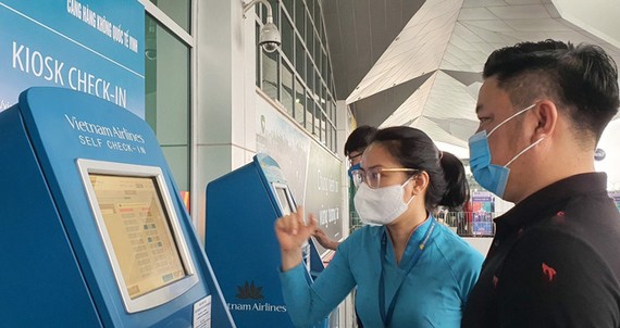 Vietnam Airlines mở kiosk tự làm thủ tục tại sân bay Vinh
