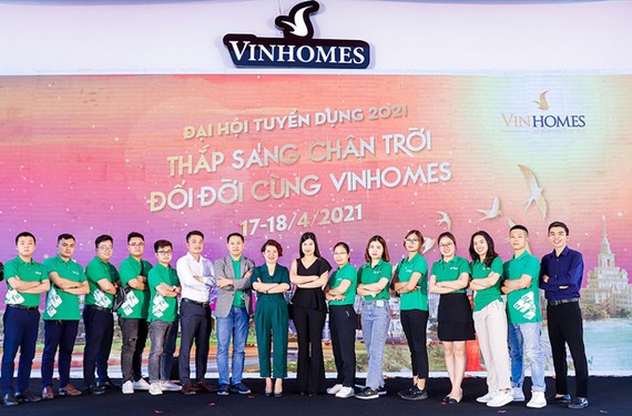 Vinhomes là chủ đầu tư bất động sản uy tín số 1 Việt Nam nên hiển nhiên các sản phẩm bất động sản Vinhomes đầy sức hấp dẫn với những người làm môi giới.