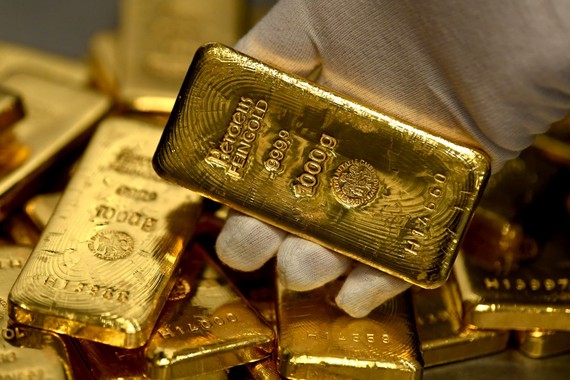 Giá vàng sẽ “vật lộn” giữ mức tăng trên 1.900 USD/oz