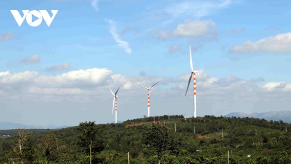Nhiều dự án điện gió trên bờ đã phát triển tại Việt Nam trong những năm gần đây.