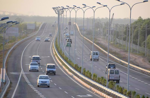 Hiện, quốc lộ 51, tuyến độc đạo kết nối Đồng Nai đi Bà Rịa - Vũng Tàu thường xuyên bị ùn tắc giao thông là nỗi ám ảnh của người dân và giới tài xế.