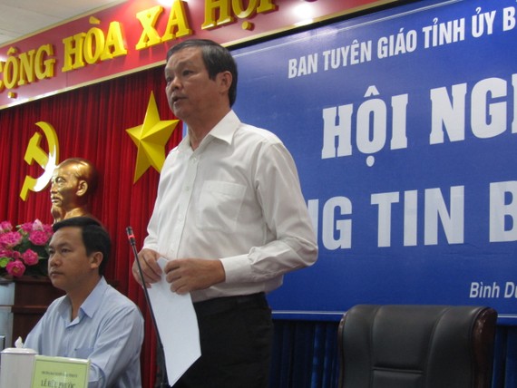 Ông Lê Hữu Phước, Trưởng Ban Tuyên giáo Tỉnh ủy Bình Dương phát biểu tại buổi họp báo