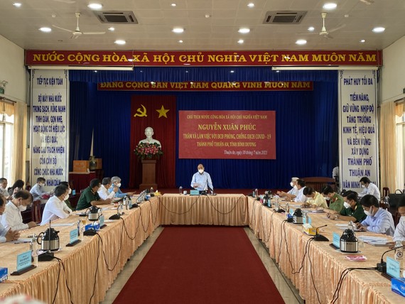 Chủ tịch nước Nguyễn Xuân Phúc phát biểu chỉ đạo tại buổi làm việc với lãnh đạo TP Thuận An