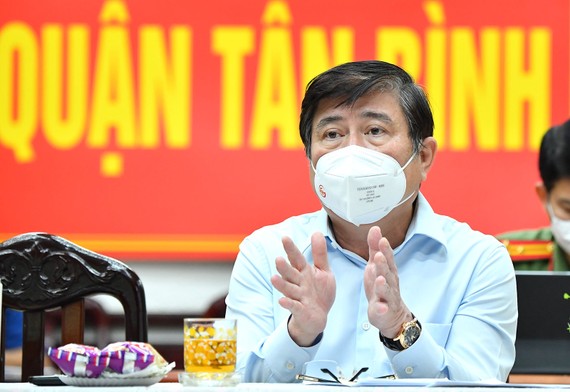 ​Chủ tịch UBND TPHCM Nguyễn Thành Phong phát biểu chỉ đạo công tác phòng, chống dịch Covid-19 tại quận Tân Bình. Ảnh: VIỆT DŨNG
