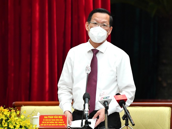 Chủ tịch UBND TPHCM Phan Văn Mãi trả lời chất vấn của các đại biểu. Ảnh: VIỆT DŨNG