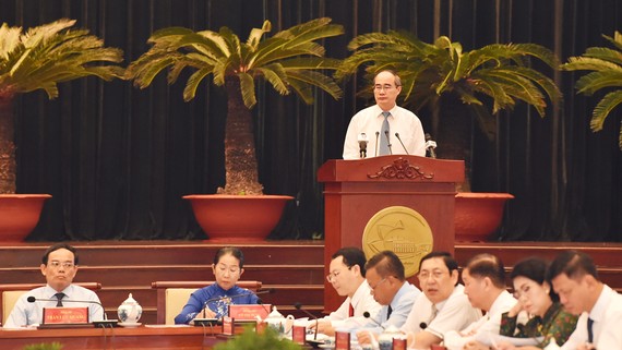 Đồng chí Nguyễn Thiện Nhân, Ủy viên Bộ Chính trị, Bí thư Thành ủy TPHCM phát biểu khai mạc hội nghị. Ảnh: VIỆT DŨNG 