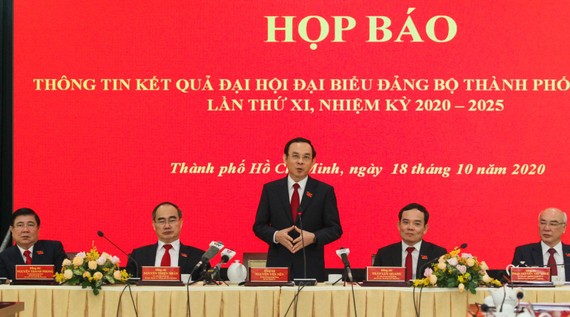 Đồng chí Nguyễn Văn Nên nhấn mạnh đến trách nhiệm thực hiện bằng được khát khao của TPHCM là góp phần quan trọng cùng cả nước, vì cả nước. Ảnh: HOÀNG HÙNG