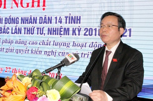 Phó Chủ tịch Quốc hội Phùng Quốc Hiển phát biểu tại hội nghị
