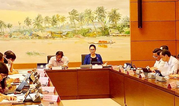 Tại phiên họp tổ ĐBQH sáng 22-5, Chủ tịch Quốc hội Nguyễn Thị Kim Ngân bày tỏ lo lắng sâu sắc về dịch tả heo châu Phi cùng nhiều tác động tiêu cực khác đến ngành nông nghiệp