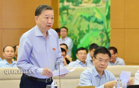 Bộ trưởng Bộ Công an Tô Lâm, báo cáo trước Ủy ban Thường vụ Quốc hội, sáng 12-9-2019. Ảnh: QUOCHOI