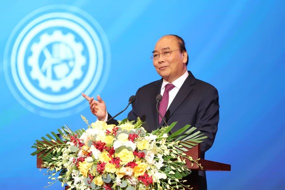 Thủ tướng Nguyễn Xuân Phúc phát biểu tại hội nghị “Thủ tướng Chính phủ với doanh nghiệp: Phát triển mạnh mẽ doanh nghiệp – hội nhập – hiệu quả - bền vững”