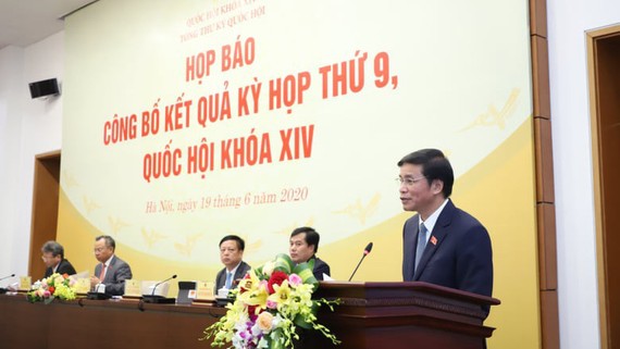 Tổng Thư ký Nguyễn Hạnh Phúc công bố Nghị quyết số 118/2020/QH14 về việc thành lập Hội đồng Bầu cử quốc gia