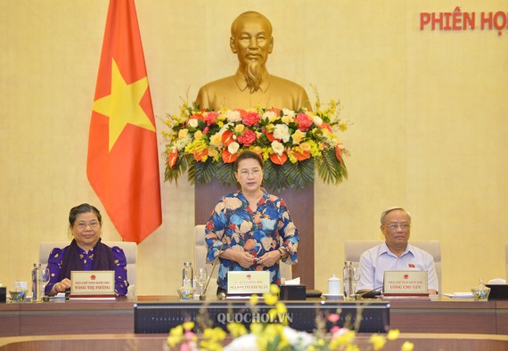 Chủ tịch Quốc hội Nguyễn Thị Kim Ngân phát biểu bế mạc phiên họp thứ 46 của UBTVQH. Ảnh: QUOCHOI