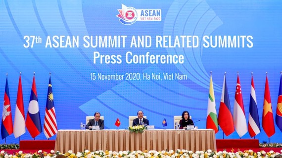 Quang cảnh cuộc họp báo được tổ chức ngay sau khi bế mạc Hội nghị Cấp cao ASEAN lần thứ 37 và các hội nghị liên quan. Ảnh: QUANG PHÚC 