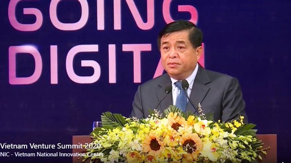 Bộ trưởng Bộ Kế hoạch và Đầu tư Nguyễn Chí Dũng phát biểu khai mạc diễn đàn. Ảnh: VGP
