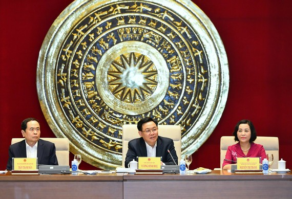 Chủ tịch Quốc hội Vương Đình Huệ chủ trì phiên họp với Ban Công tác đại biểu thuộc UBTVQH. Ảnh: QUANG PHÚC