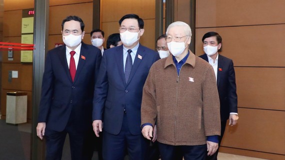 Tổng bí thư Nguyễn Phú Trọng cùng các lãnh đạo Quốc hội đến dự họp. Ảnh: QUANG PHÚC