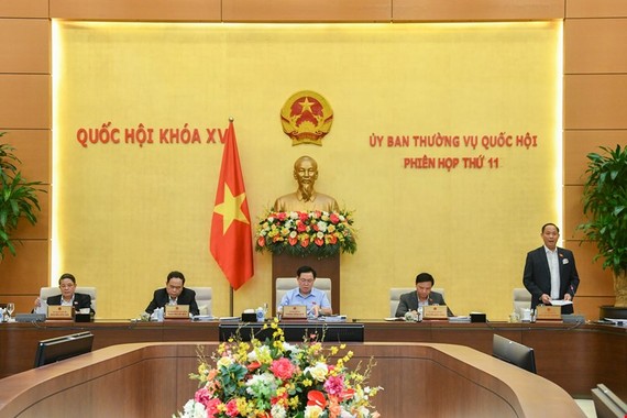Phó Chủ tịch Quốc hội Trần Quang Phương điều hành phiên họp UBTVQH chiều 11-5