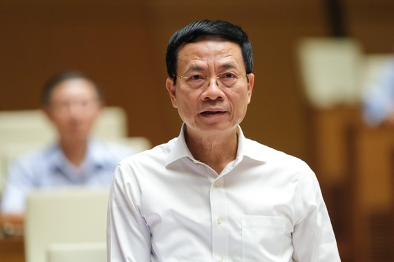 Bộ trưởng Bộ TT-TT Nguyễn Mạnh Hùng. Ảnh: VIẾT CHUNG