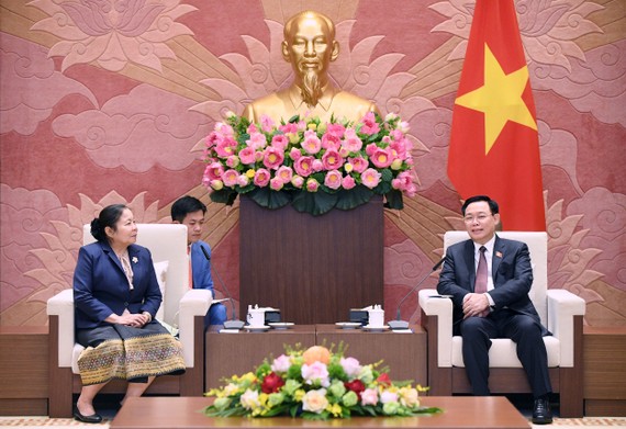 Chủ tịch Quốc hội Vương Đình Huệ tiếp Đoàn đại biểu cấp cao Ban Tổ chức Trung ương Đảng Nhân dân Cách mạng Lào Chủ tịch Quốc hội Vương Đình Huệ và Trưởng Ban Tổ chức Trung ương Đảng Nhân dân Cách mạng Lào Sysay Leudedmounsone tại buổi tiếp 