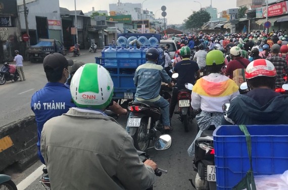 Ùn ứ giao thông tại chốt kiểm soát trên đường Lê Đức Thọ, quận Gò Vấp