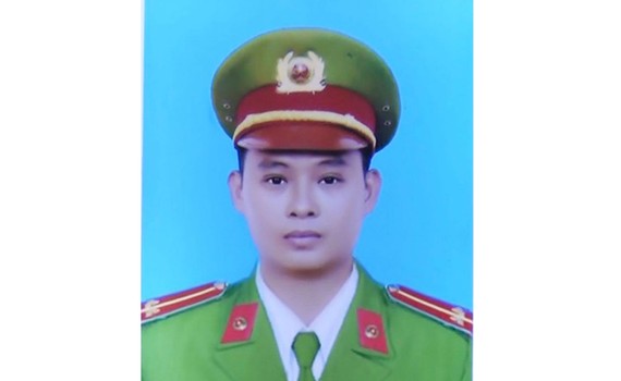 Trung úy Tống Duy Tân  được thăng cấp hàm trước hạn từ trung úy lên thượng úy 
