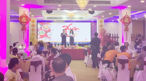  Saigontourist Group trao 154 phần quà tết cho người lao động