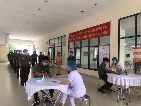Cán bộ, chiến sĩ Công an TPHCM tham gia hiến máu cứu người trong đợt giãn cách xã hội vì dịch Covid-19 vào tháng 4 vừa qua