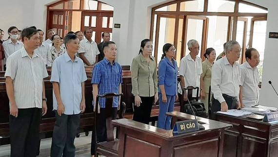 Các bị cáo tại phiên tòa ngày 23-6