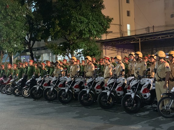 Công an quận Tân Bình tổ chức lễ ra quân tấn công trấn áp tội phạm. Ảnh: CHÍ THẠCH 