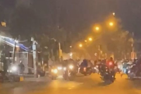 Nhóm "quái xế" tụ tập đua xe trên đường Phạm Thế Hiển