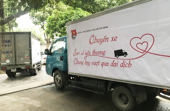 Chuyến xe chở hàng chia sẻ yêu thương tại Hà Nội khởi hành sáng 22-4