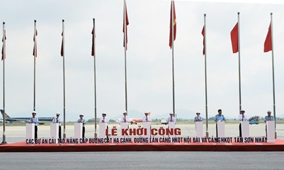 Phó Thủ tướng Thường trực Trương Hòa Bình phát lệnh khởi công 2 dự án sửa chữa, nâng cấp khu bay Nội Bài, Tân Sơn Nhất