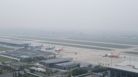 Hàng chục chuyến bay không thể hạ cánh tại sân bay Nội Bài  do sương mù 