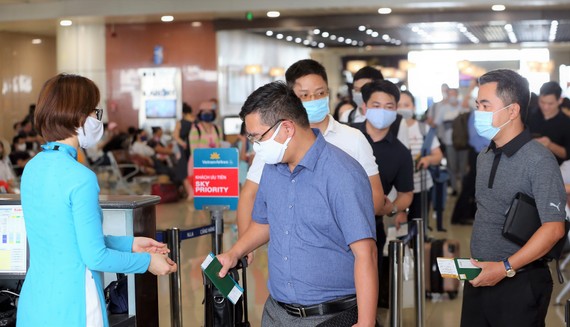 Hành khách nhập cảnh tại Sân bay Phú Quốc