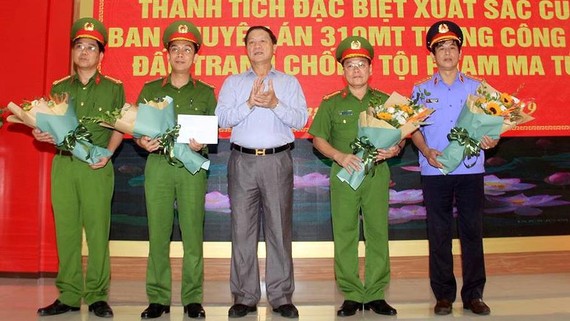 Lãnh đạo tỉnh Nghệ An khen thưởng Ban chuyên án 319MT