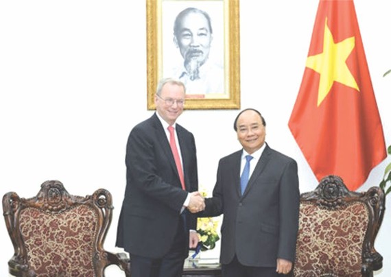 政府總理阮春福接見埃里克‧施密特先生。（圖片來源：政府報）