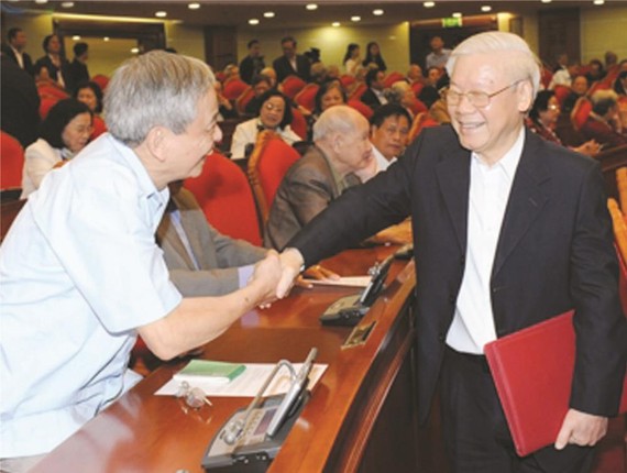 　　總書記、國家主席阮富仲親切問候 退休高級幹部。