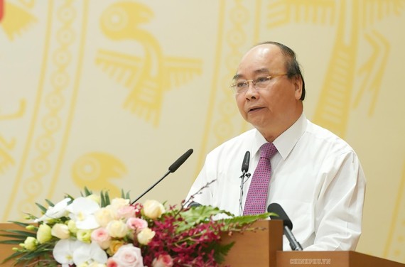 政府總理阮春福在會議上致詞。