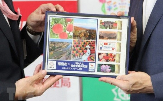 越通社駐東京記者報導，本月21日，日本郵政公社（日本郵政）下屬的福島郵政正式發行兩套郵票，紀念福島成為越南體育代表團的“迎賓地”