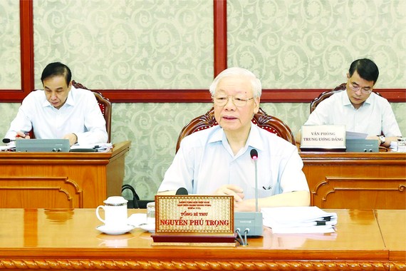 黨中央總書記阮富仲昨(10)日在河內市主持了與黨中央政治局召開的工作會議
