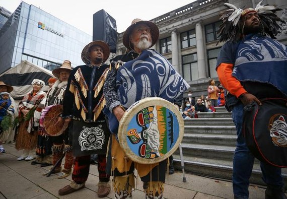 9月30日，加拿大原住民參加在溫哥華舉辦的「全國真相與和解日」活動。 新華社發（梁森攝）