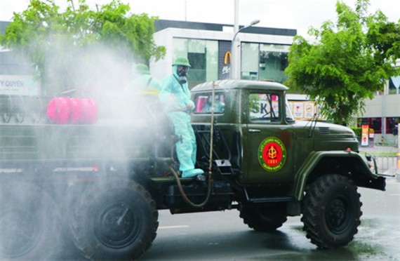 第七軍區防化部隊進行消毒以防止新冠肺炎病毒 傳播。
