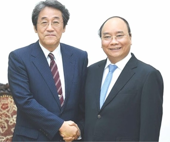阮春福總理接見梅田‧ 邦夫大使。（圖源：互聯網）