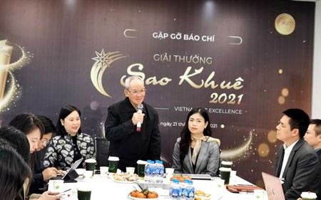 Dr. Mai Liem Truc was delivering his speech in Sao Khue Awards 2021 launching ceremony. (Photo: SGGP)