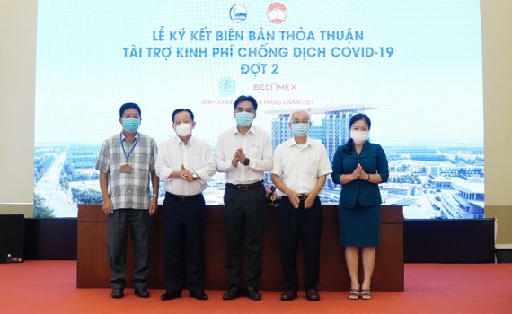 Tổng Công ty Becamex IDC ký kết thỏa thuận tài trợ kinh phí phòng chống dịch Covid-19 với UB.MTTQ Việt Nam tỉnh và Sở Y tế Bình Dương