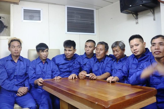 Các thuyền viên tàu Thái Thụy 88 đã vào bờ với sức khỏe đảm bảo